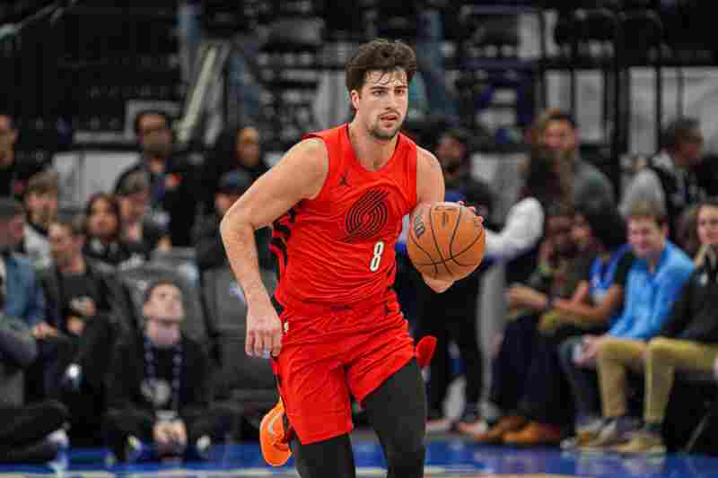 投得很準!阿夫迪亞半場8中5&4記三分拿到15分3板2助1帽 次節11分