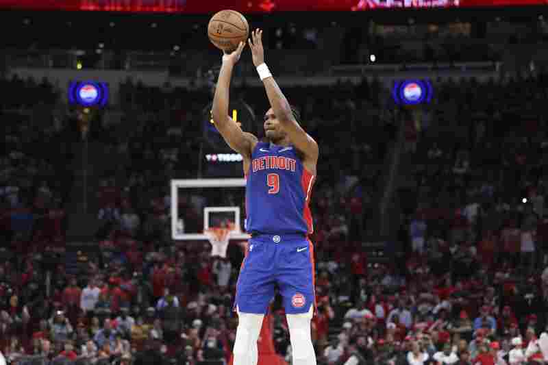 醉八仙!奧薩爾靠到西卡后失去平衡 他擰著身子后仰跳投穩穩命中